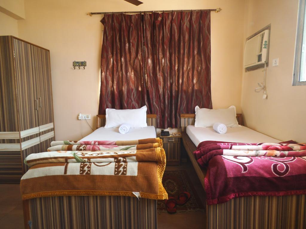 City Centre Hotel Agartala Ruang foto