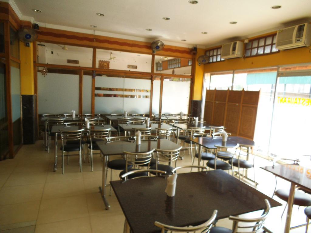 City Centre Hotel Agartala Bagian luar foto