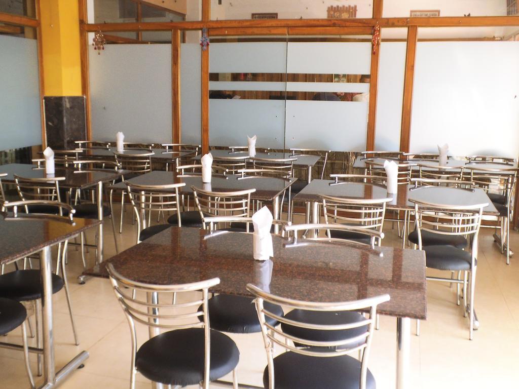 City Centre Hotel Agartala Bagian luar foto